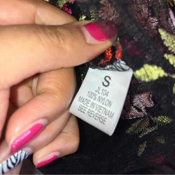 Impulsive Sheer Floral Embroidered Cold Shoulder Ruffle Sleeve Women’s Blouse - Picture 8 of 12